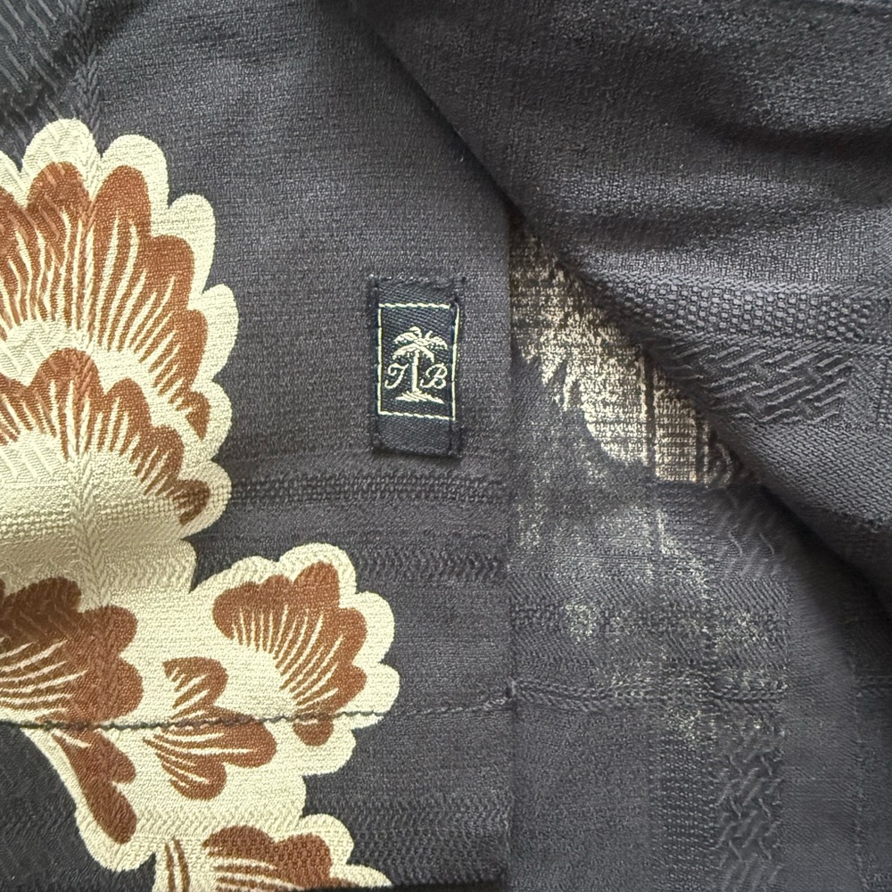 Tommy Bahama Silk Floral Hawaiian Camp Shirt 2000s Resort L - Picture 3 of 4